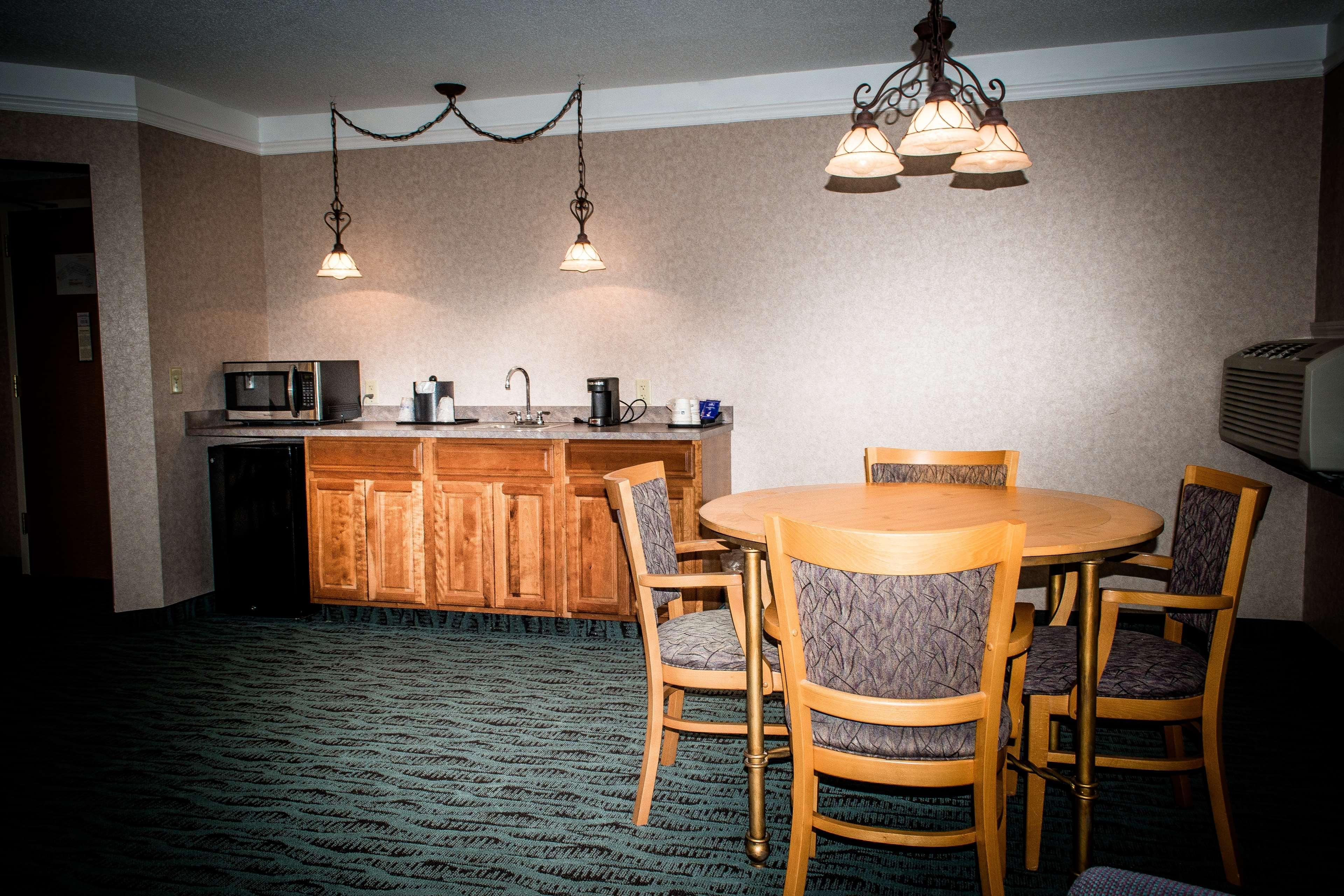 Best Western Plus Executive Court Inn & Conference Center Manchester Exterior photo