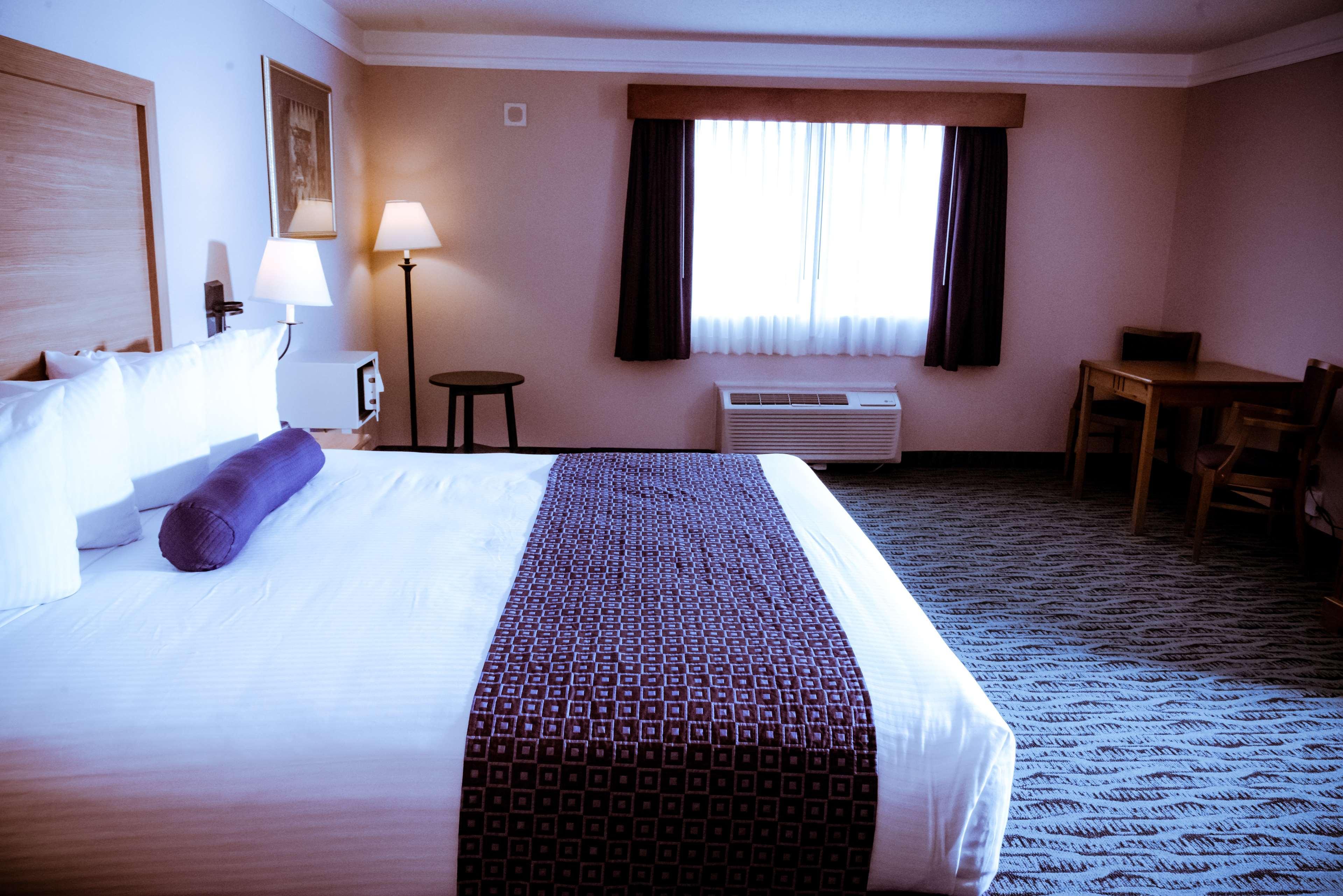 Best Western Plus Executive Court Inn & Conference Center Manchester Exterior photo