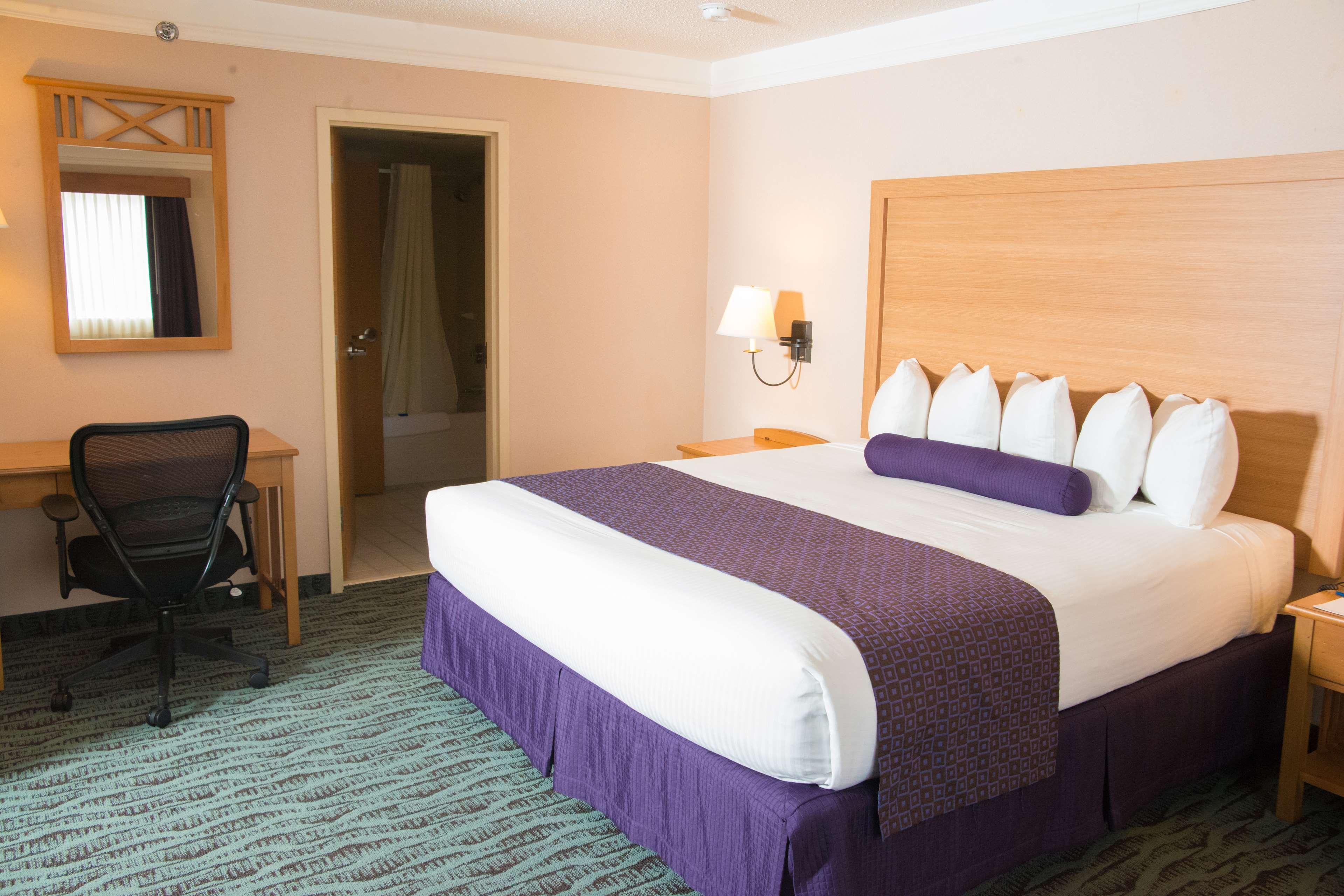 Best Western Plus Executive Court Inn & Conference Center Manchester Exterior photo