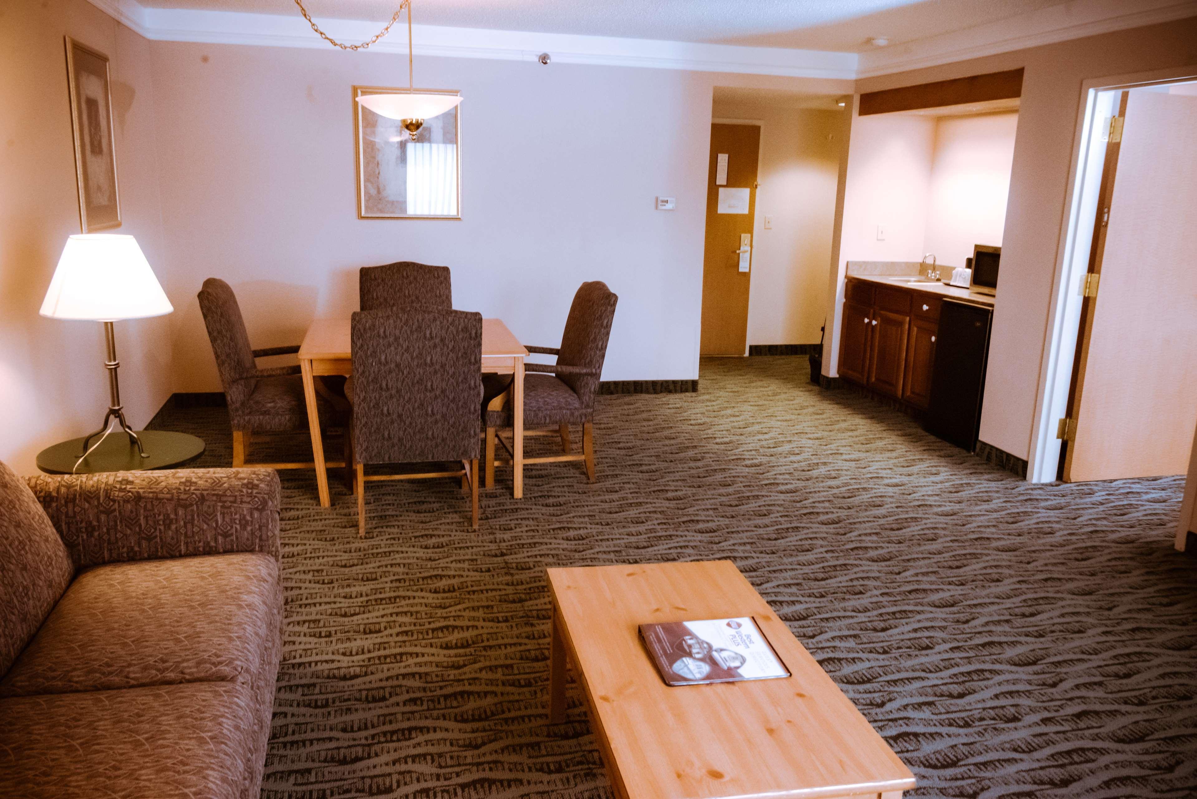 Best Western Plus Executive Court Inn & Conference Center Manchester Exterior photo