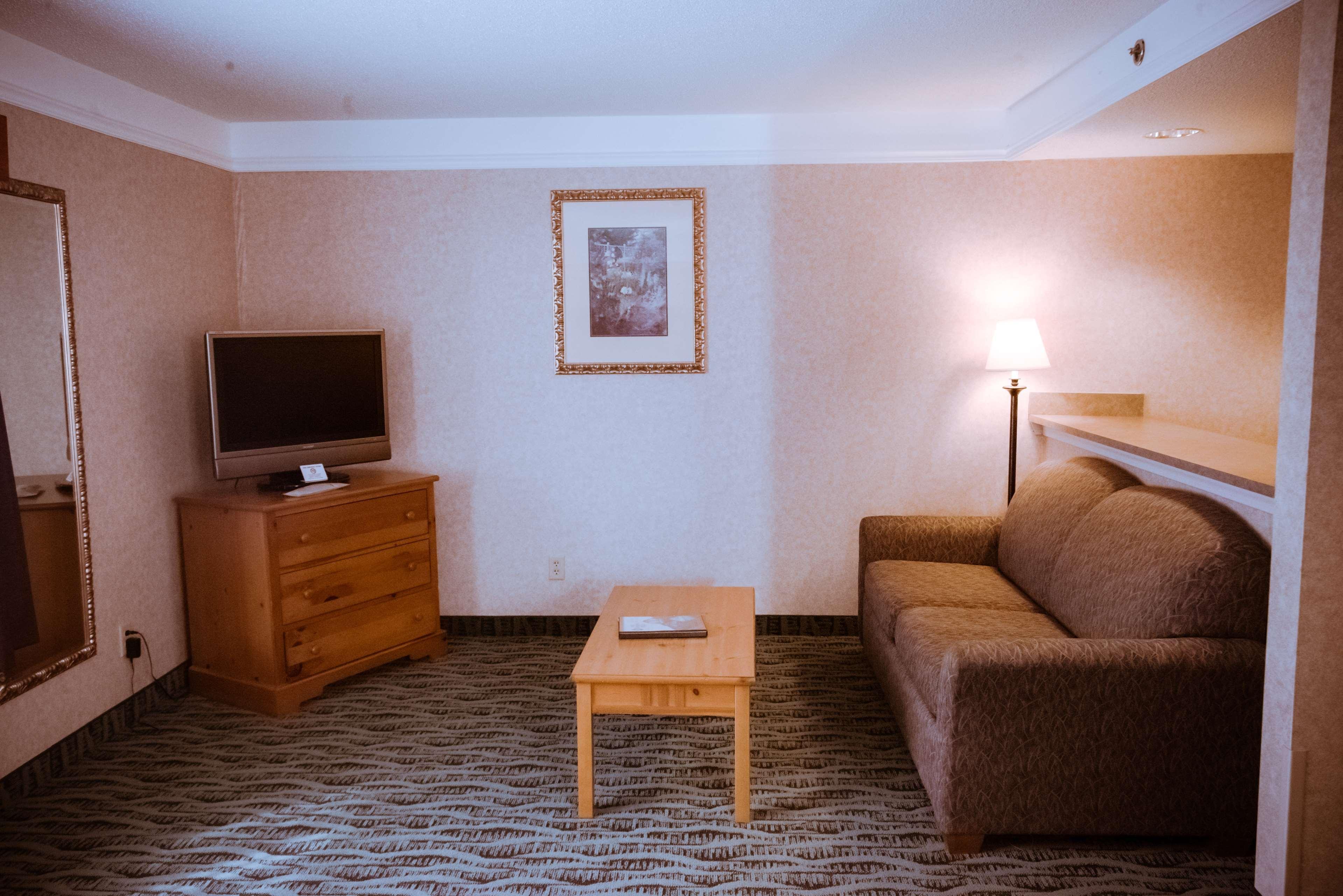 Best Western Plus Executive Court Inn & Conference Center Manchester Exterior photo