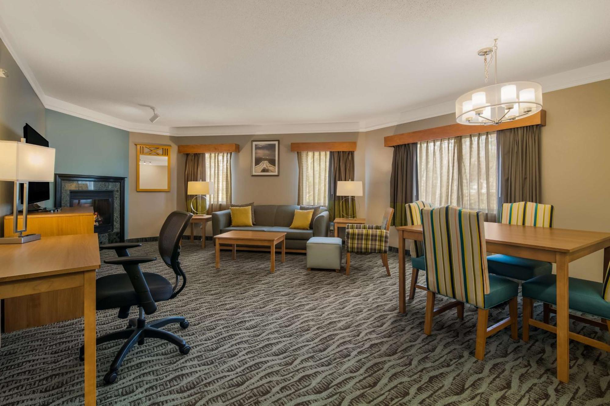 Best Western Plus Executive Court Inn & Conference Center Manchester Exterior photo