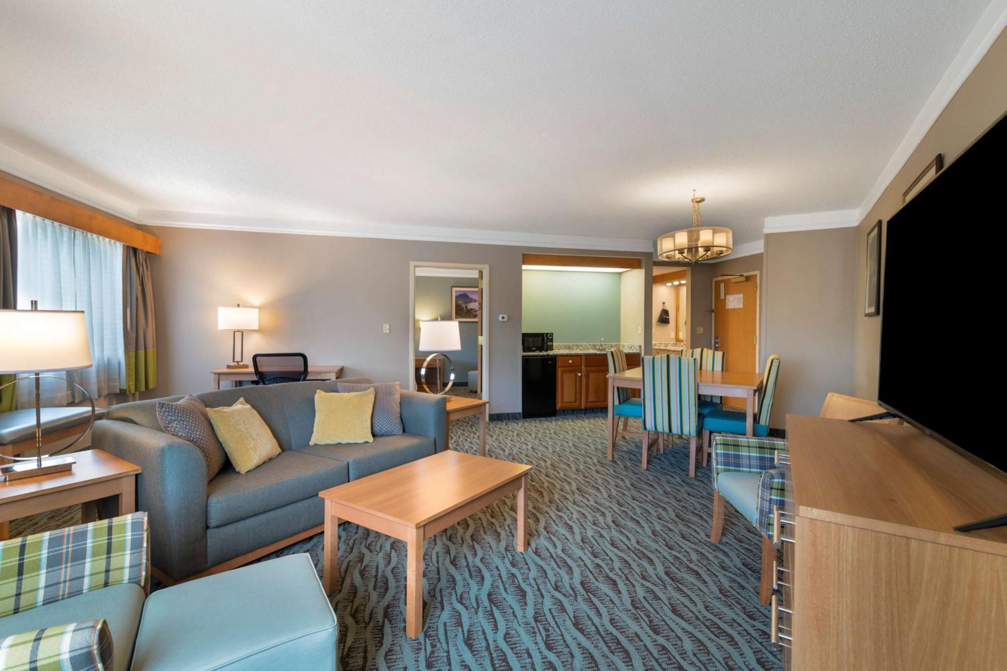 Best Western Plus Executive Court Inn & Conference Center Manchester Exterior photo